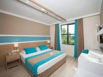 Sandy Hotel Side
